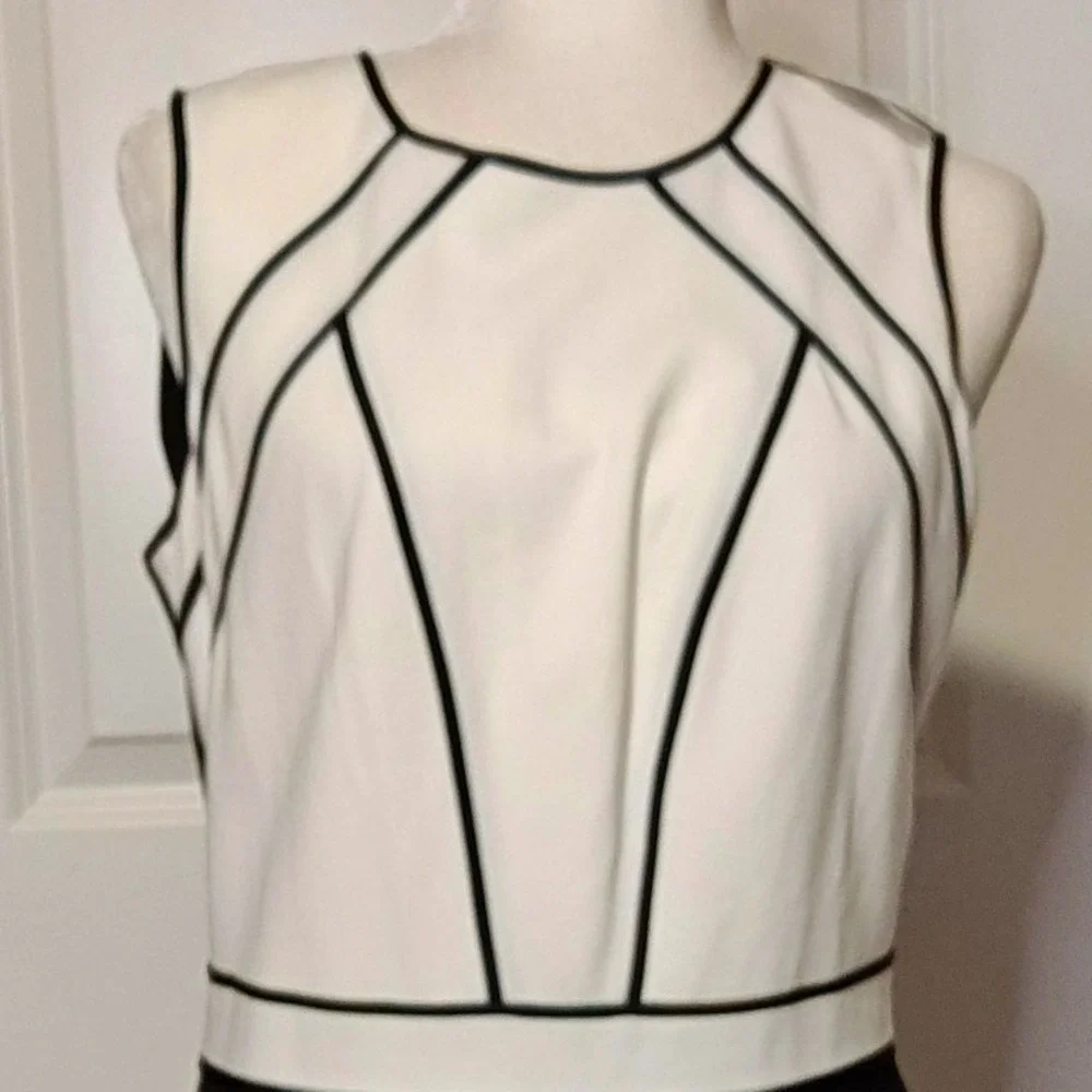 White House Black Market Sheath Dress Women 8 Black Ecru Piped Graphic Sleeveles